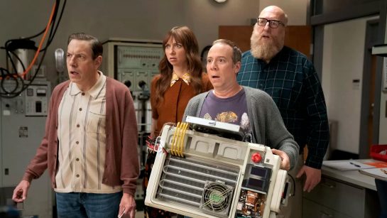 Превью к 1 серии 1 сезона сериала «Стюарт Блум не смог спасти вселенную»